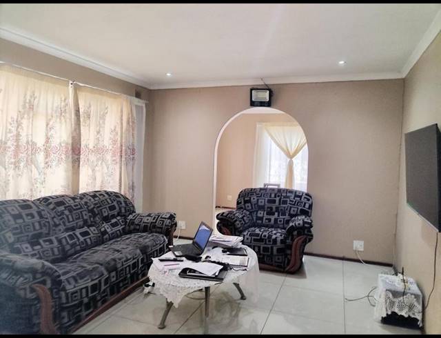 4 BEDROOM HOUSE FOR SALE IN KWANDENGEZI